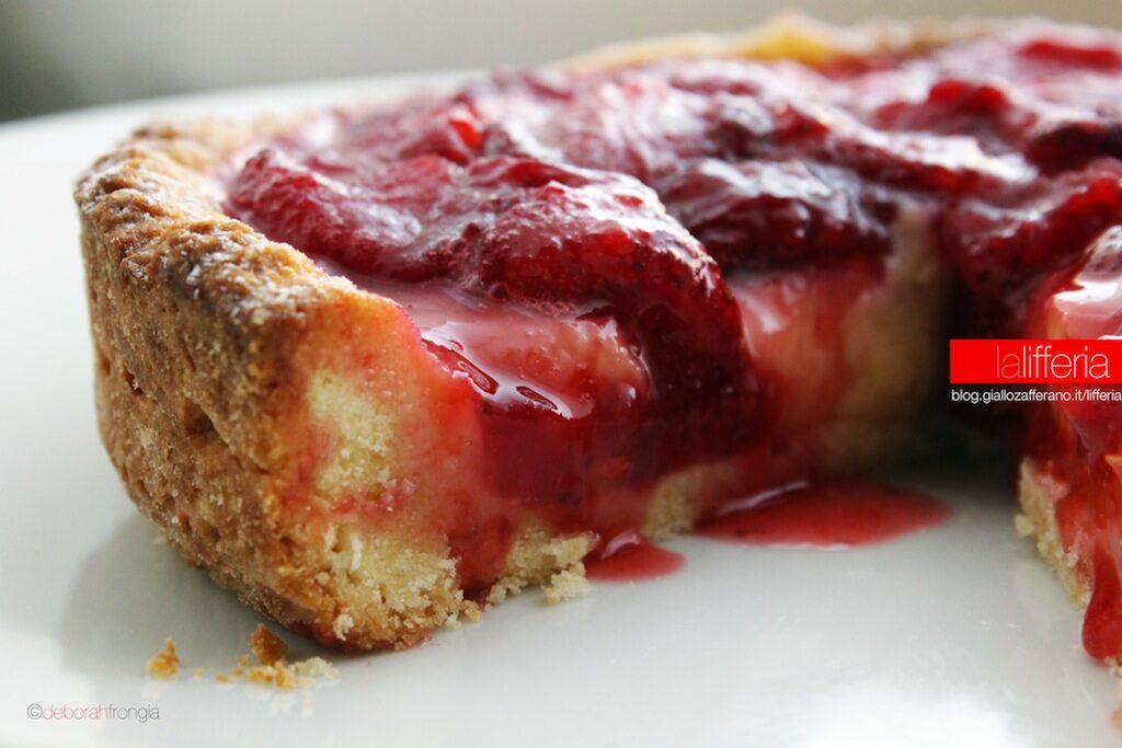 Crostata con salsa di fragole