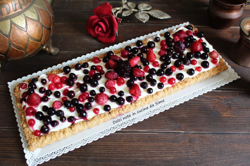 Crostata cremosa ai frutti di bosco