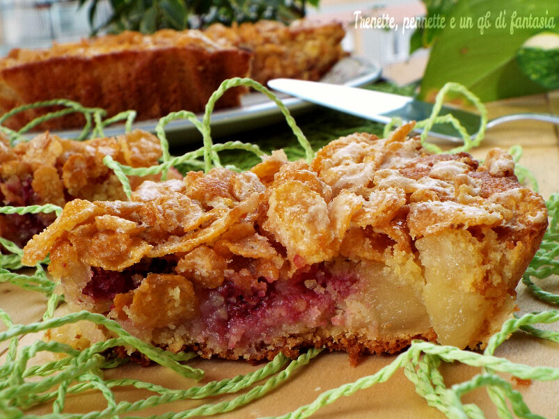 Crostata croccante di mele e frutti rossi