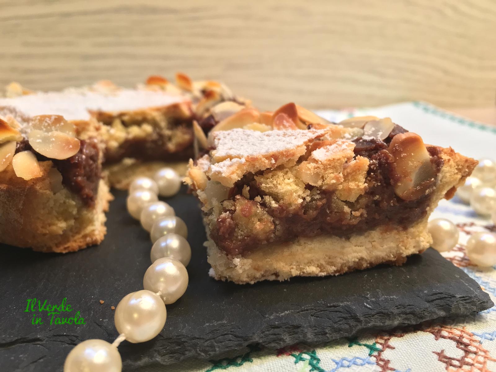 Crostata cuore di cioccolato con frolla al mais e mandorle