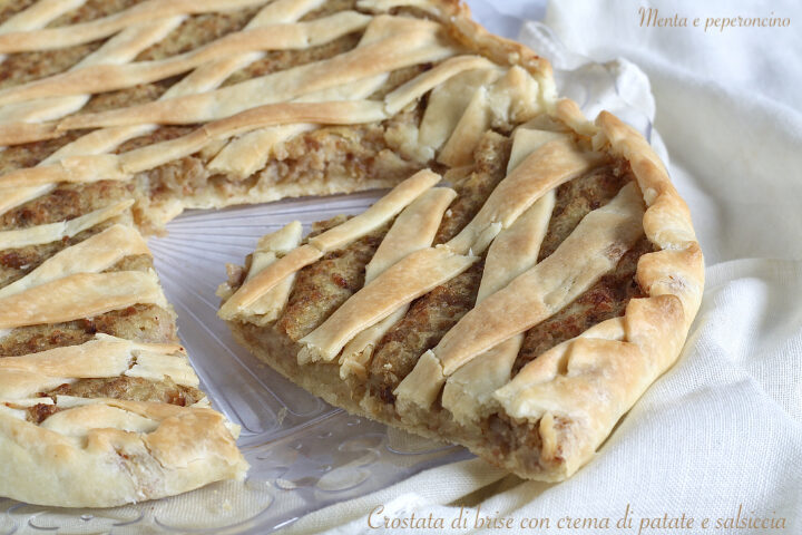 Crostata di brisè con crema di patate e salsiccia