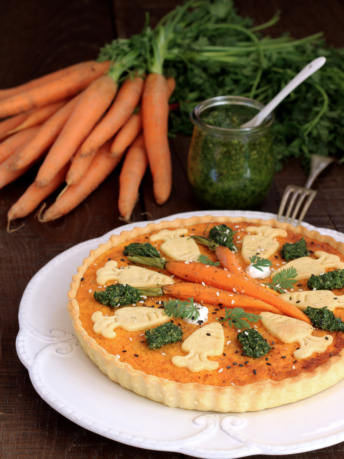Crostata di carote caramellate e pesto di ciuffi per il re-cake 2.0