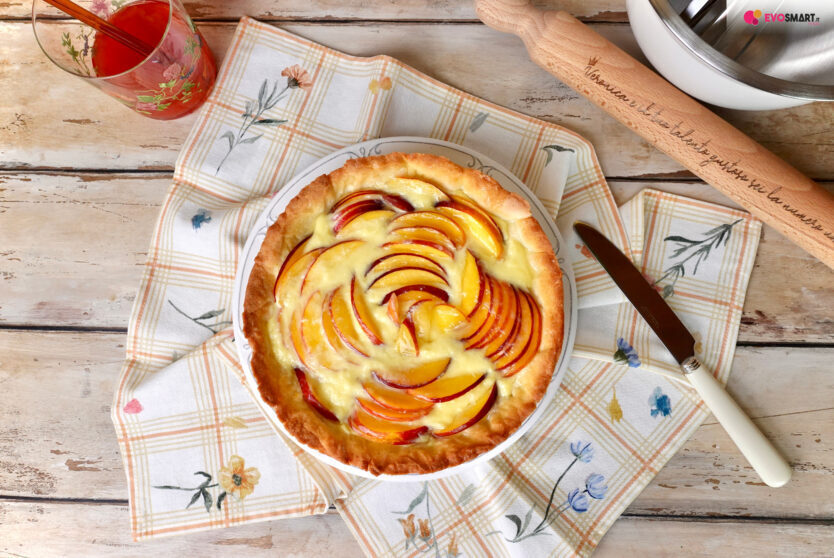 Crostata di crema e pesche: dolce semplice e goloso