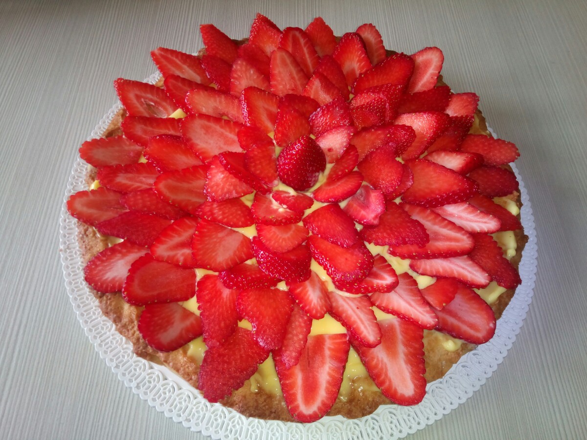 Crostata di fragole con crema al limone