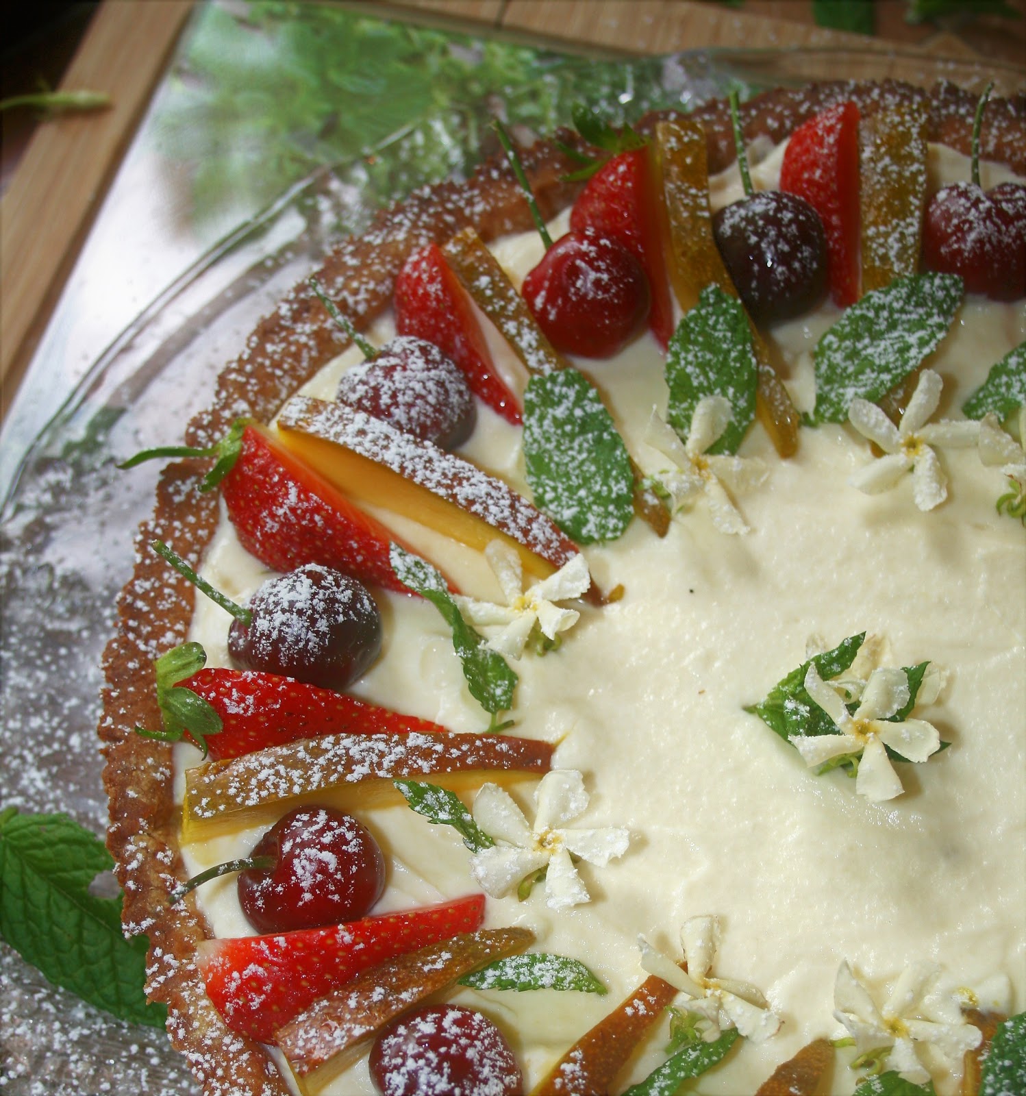 Crostata di frutta fresca in un giorno assolato di maggio…