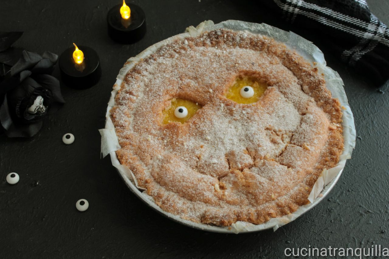 Crostata di halloween alla barbabietola rossa