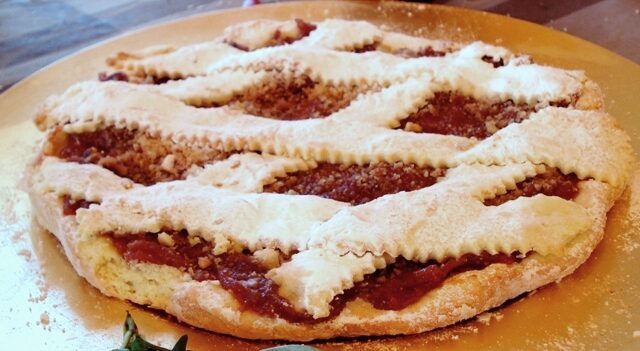 Crostata di mele cotogne e pistacchi