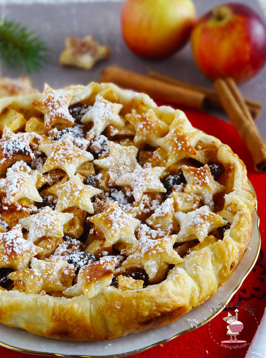 Crostata di mele natalizia con stelle di pasta sfoglia