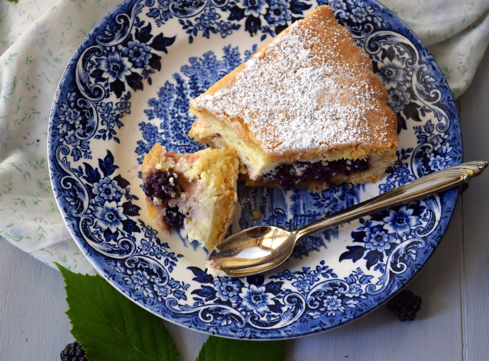 Crostata di more, ricotta e amaretti