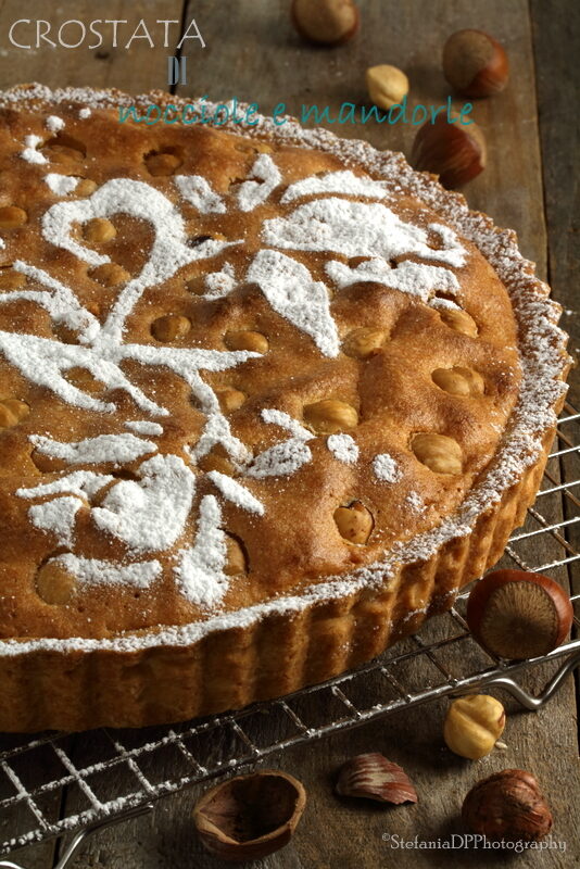 Crostata di nocciole e mandorle