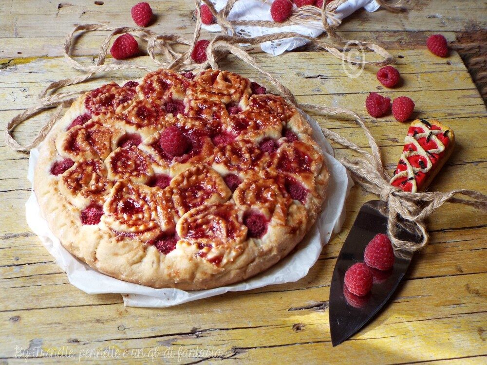 Crostata di rose con marmellata di lamponi
