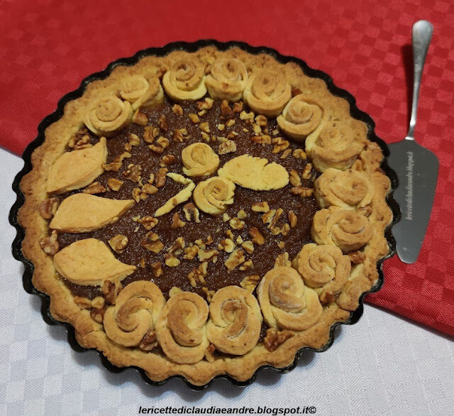 Crostata di roselline con composta di mele e noci senza burro