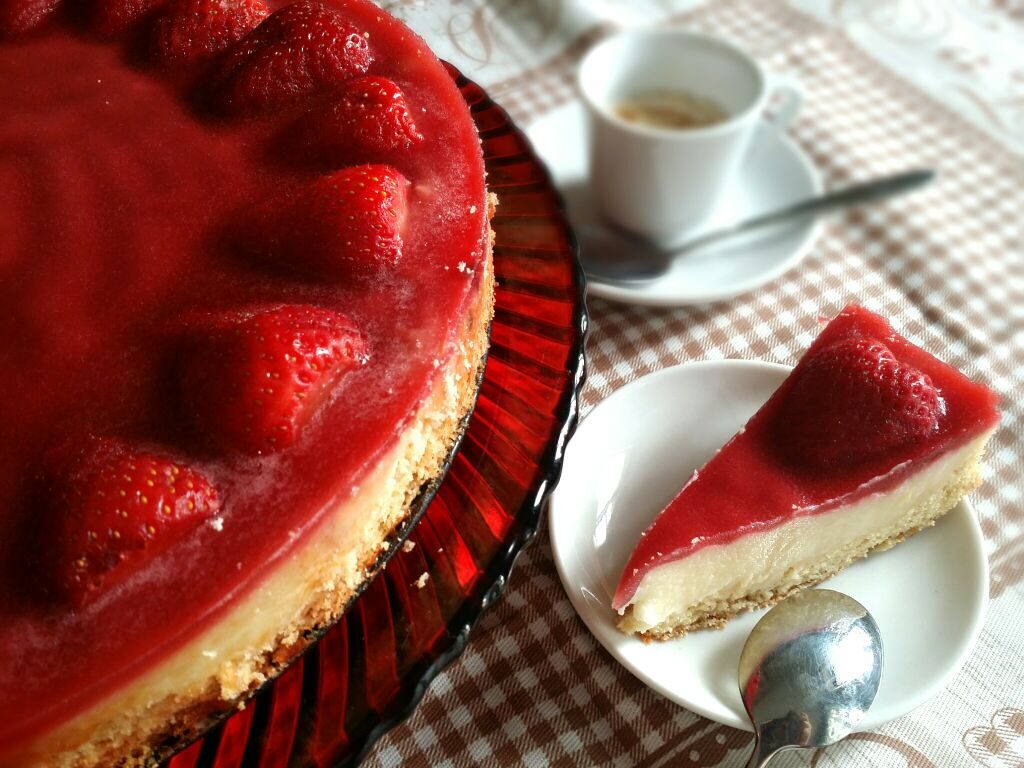 Crostata diversa con le fragole