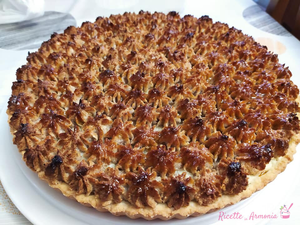 Crostata elegante alla nocciola