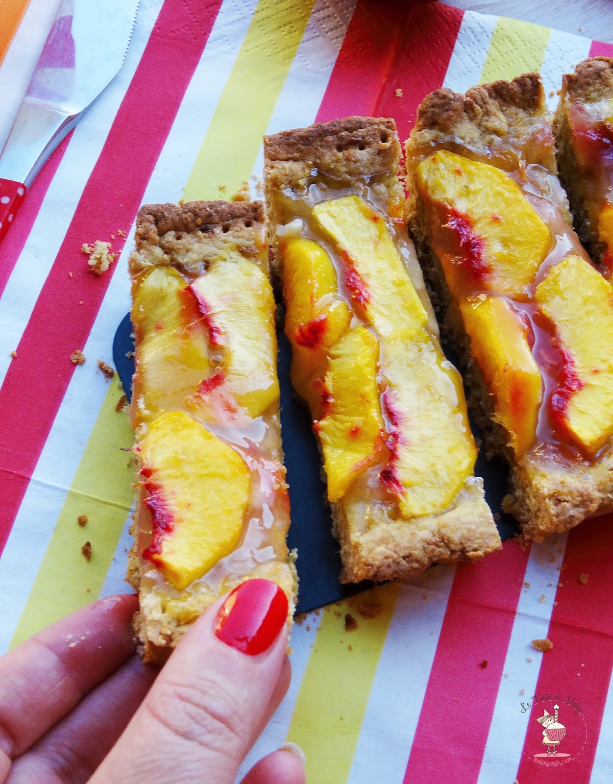 Crostata estiva al cocco con confettura di limoni e pesche noci
