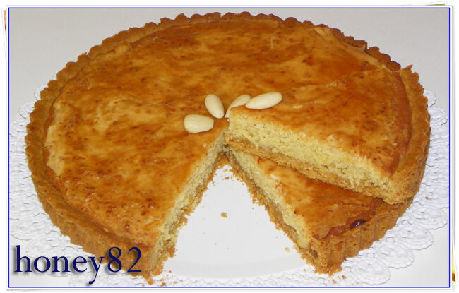 Crostata frangipane alle mandorle glassata