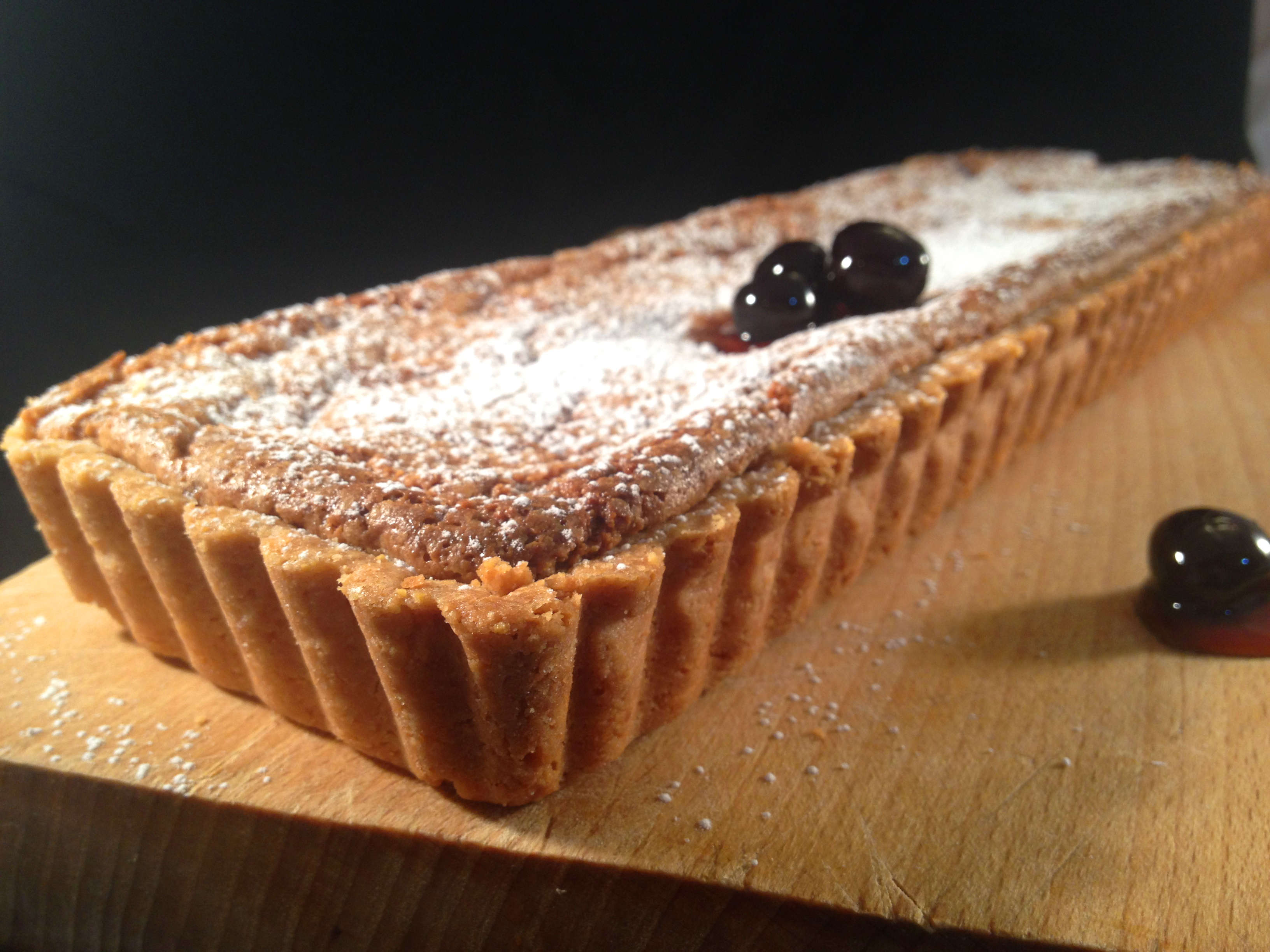Crostata frangipane alle nocciole e amarene senza glutine