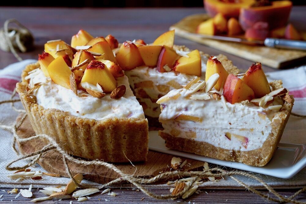 Crostata fredda alle pesche e mandorle