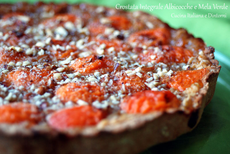 Crostata integrale con albicocche e mele verdi