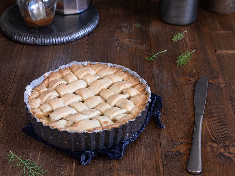 Crostata mele e confettura pesche