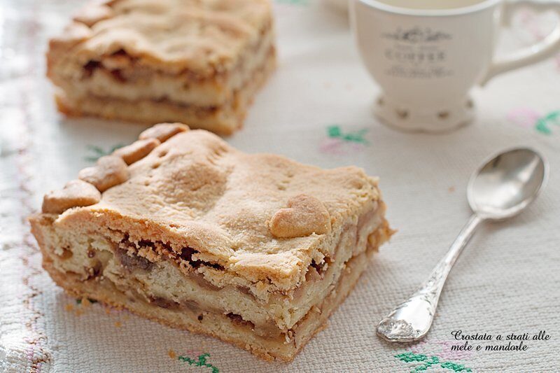 Crostata mele e mandorle a strati