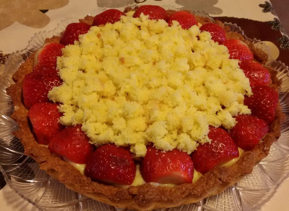 Crostata mimosa con fragole e crema di limoncello