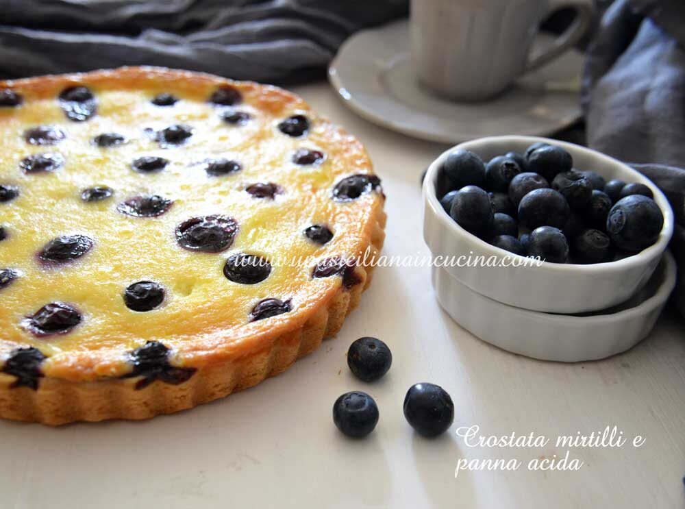 Crostata mirtilli e crema con panna acida