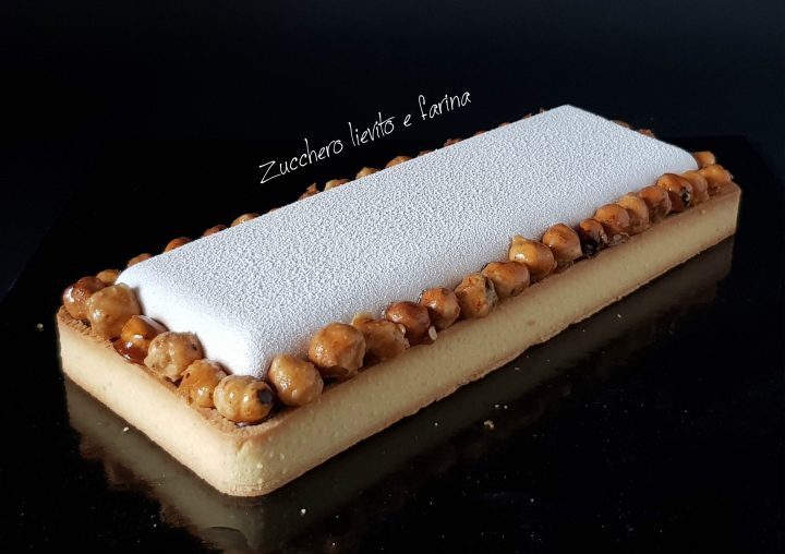 Crostata moderna alle nocciole pralinate
