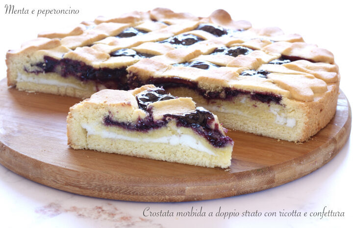 Crostata morbida a doppio strato con ricotta e confettura