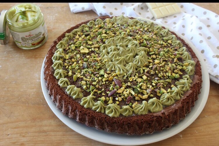 Crostata morbida al cacao con crema al pistacchio