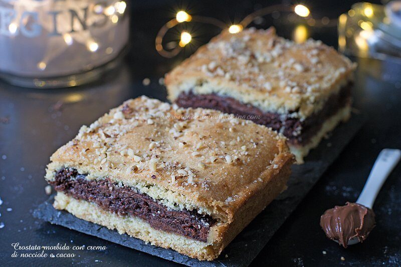 Crostata morbida bicolore crema cacao e nocciole