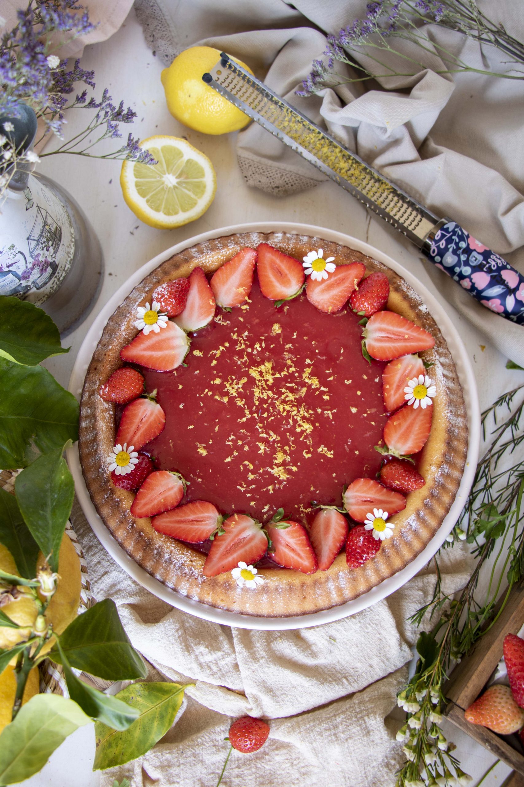Crostata morbida con crema all’acqua fragole e limone