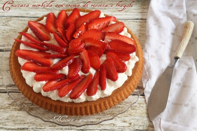 Crostata morbida con crema di ricotta e fragole