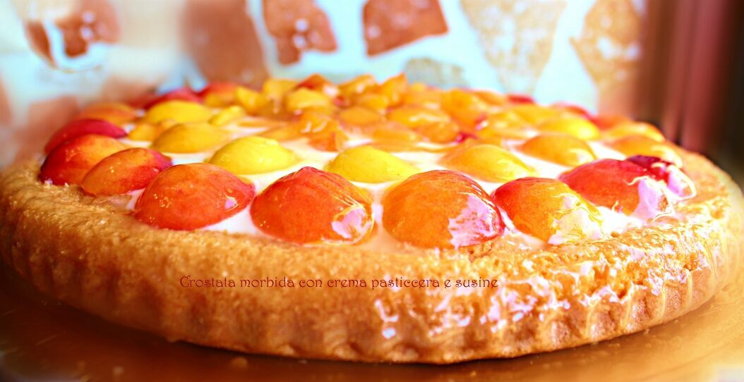 Crostata morbida con crema pasticcera e susine