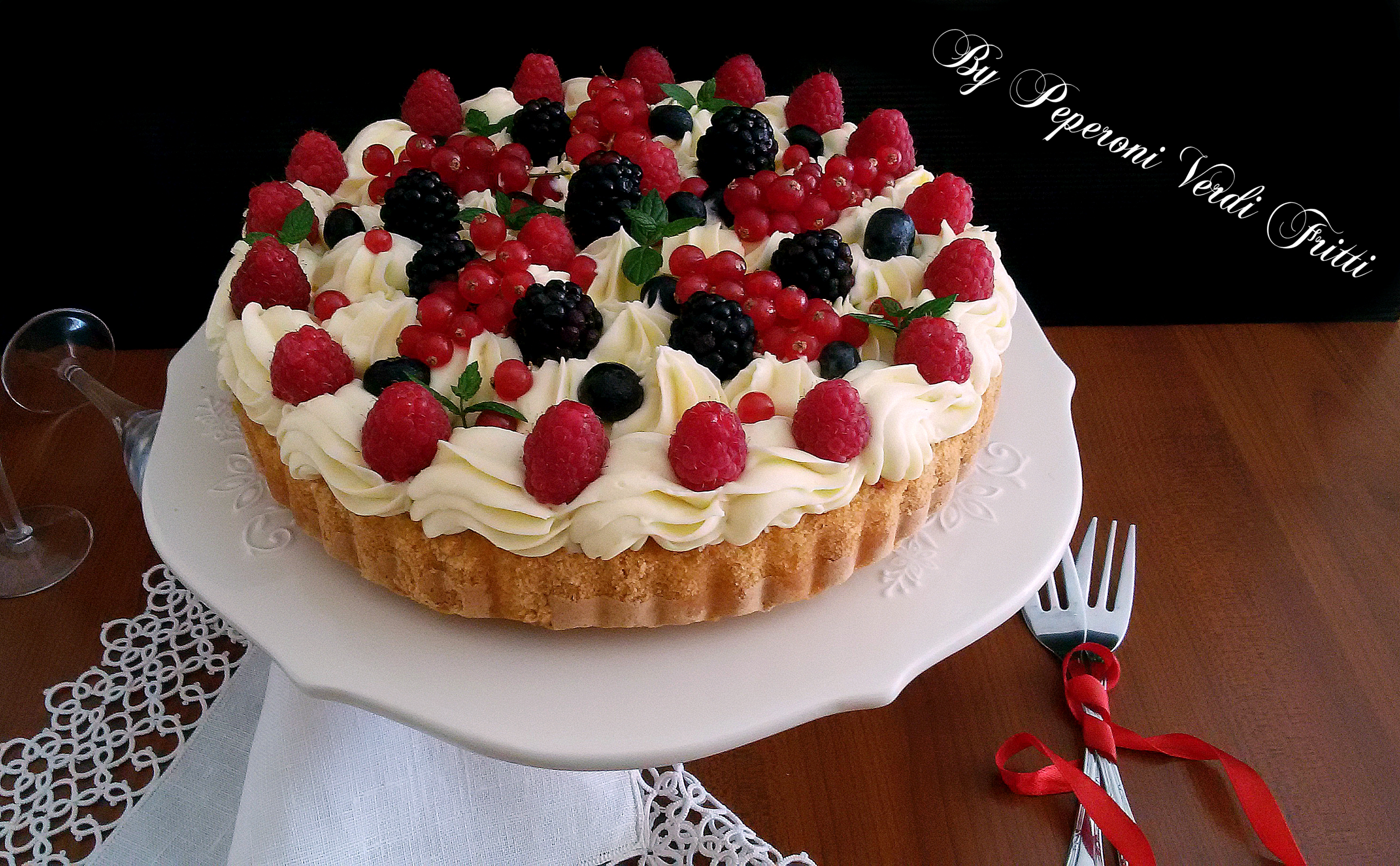 Crostata morbida con cremoso al mascarpone e frutti di bosco