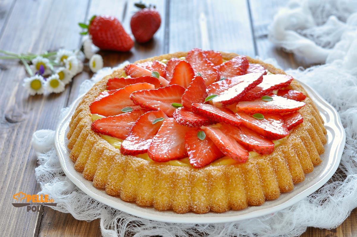 Crostata morbida con fragole e crema