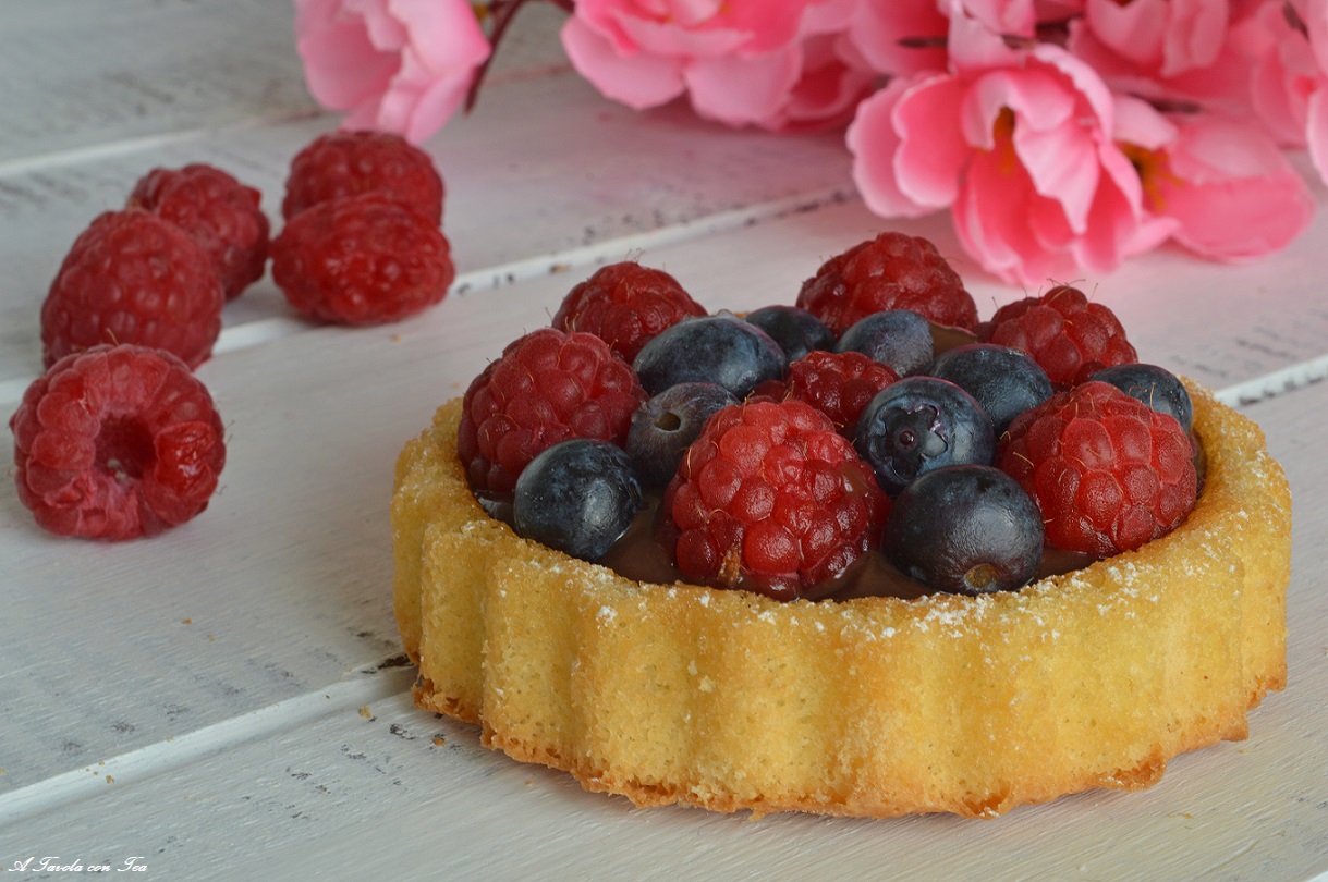Crostata morbida con stampo furbo alla crema di cioccolato e frutti di bosco