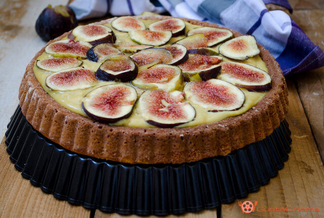 Crostata morbida di fichi con crema pasticcera