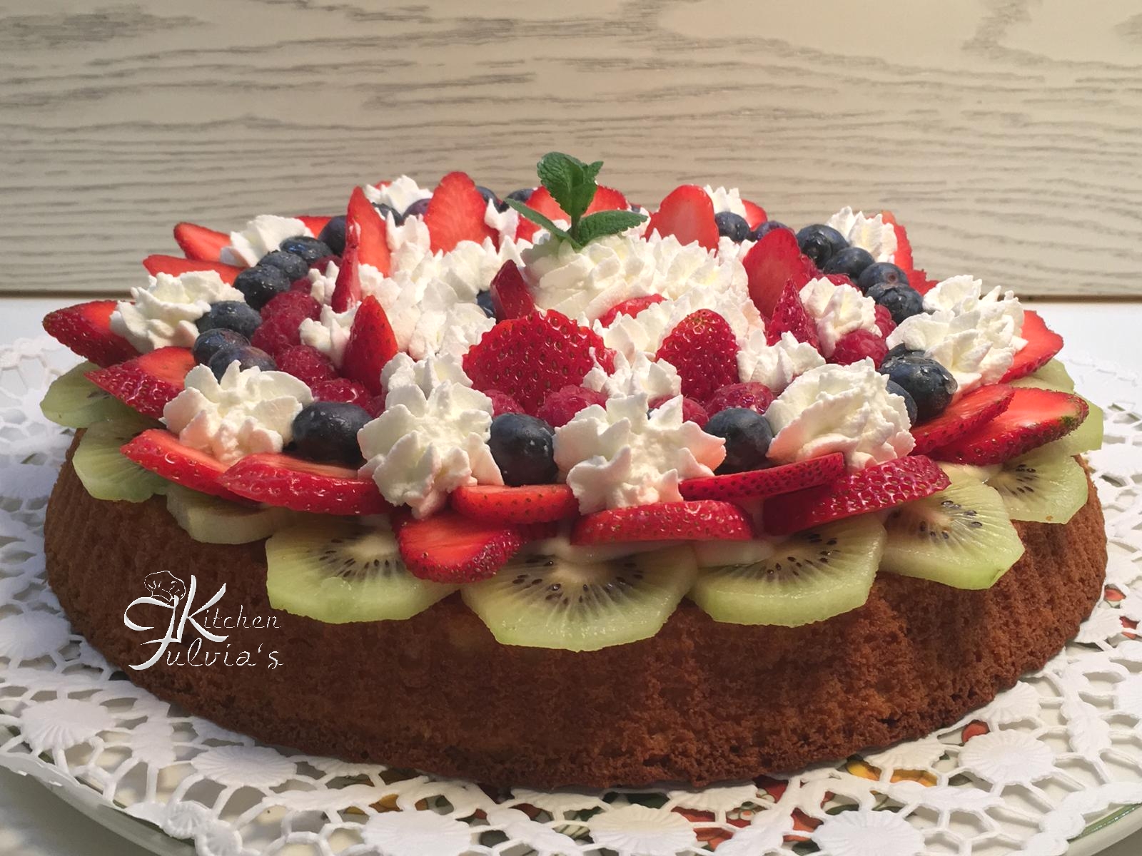 Crostata morbida panna e frutta