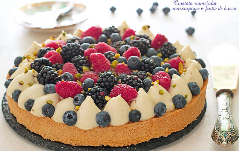 Crostata namelaka mascarpone e frutti di bosco