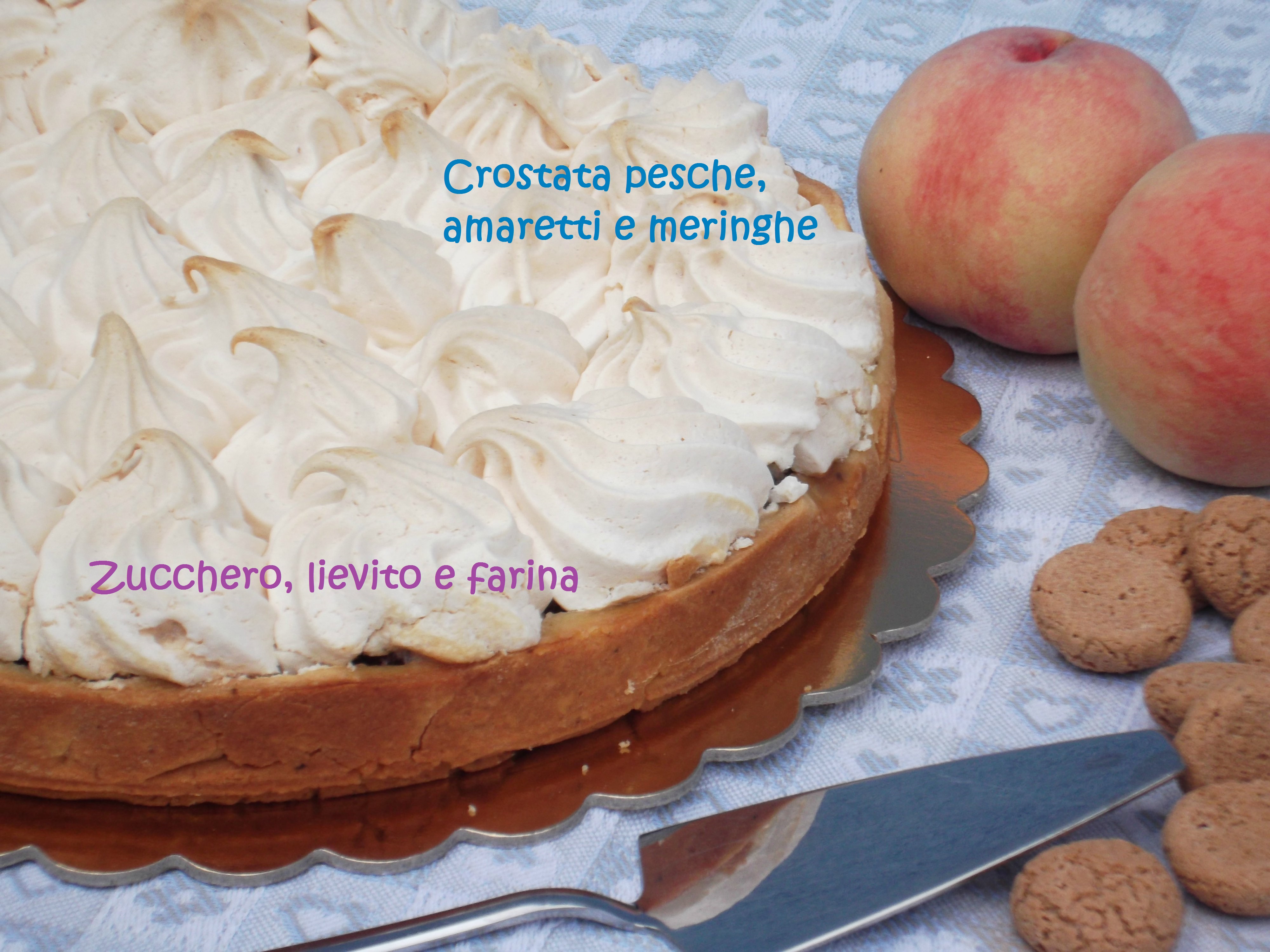 Crostata pesche, amaretti e meringa