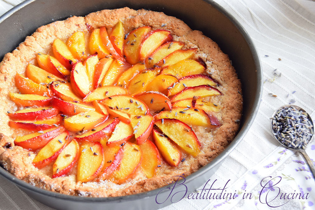 Crostata pesche e lavanda per seguilestagioni