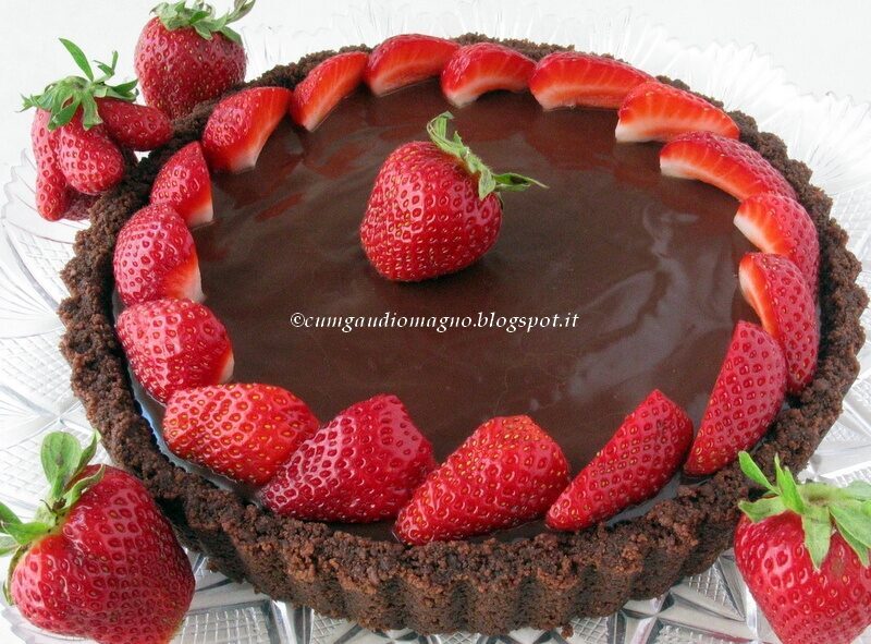 Crostata porca di cioccolato e fragole: facile, veloce e senza cottura!