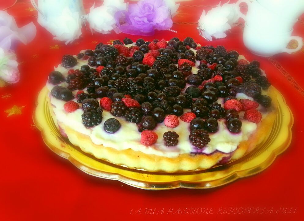 Crostata ripiena di crema