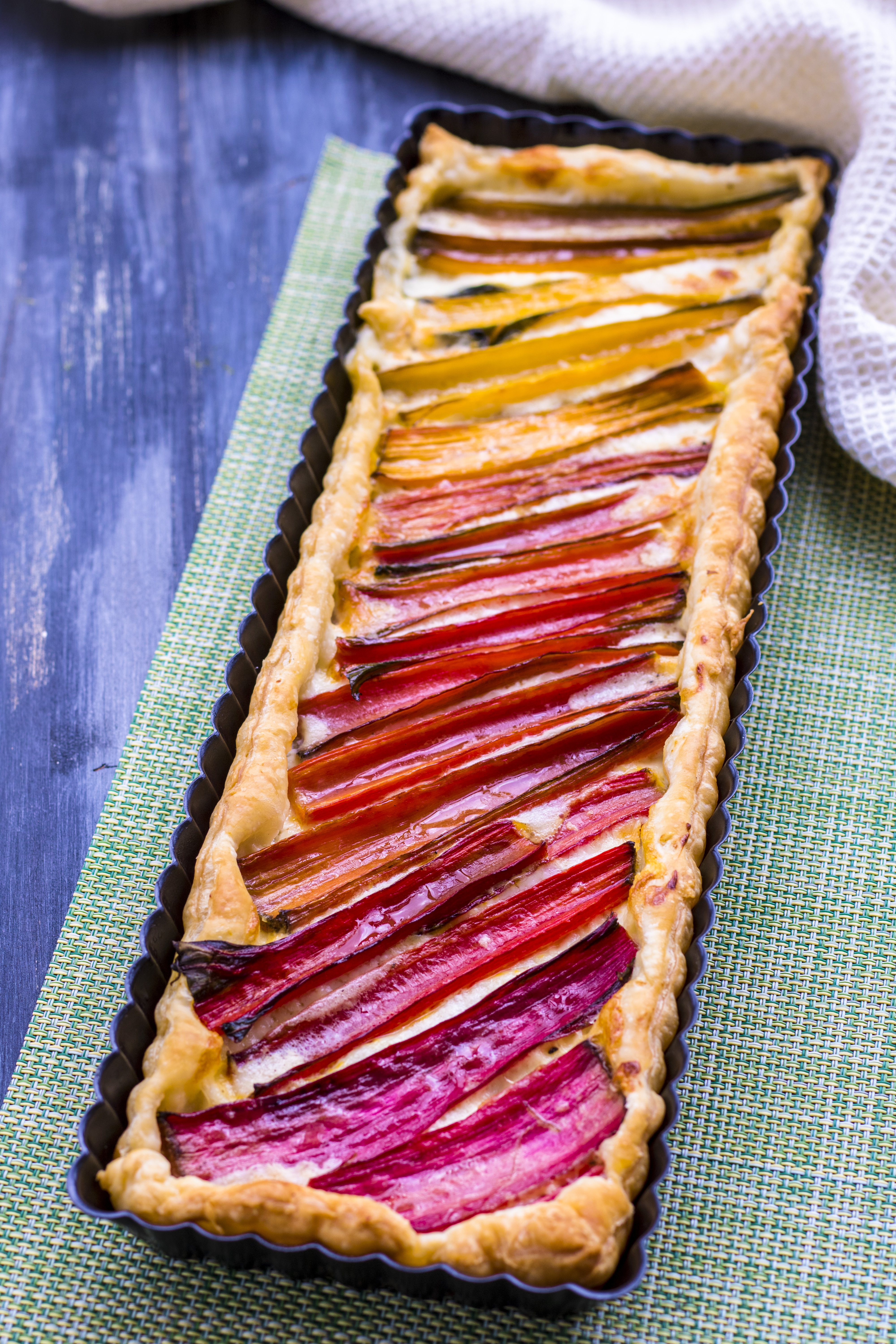 Crostata rustica di coste bietole colorate e stracchino