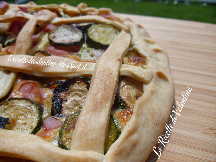 CROSTATA salata con impasto all’olio alle zucchine, gorgonzola e prosciutto cotto