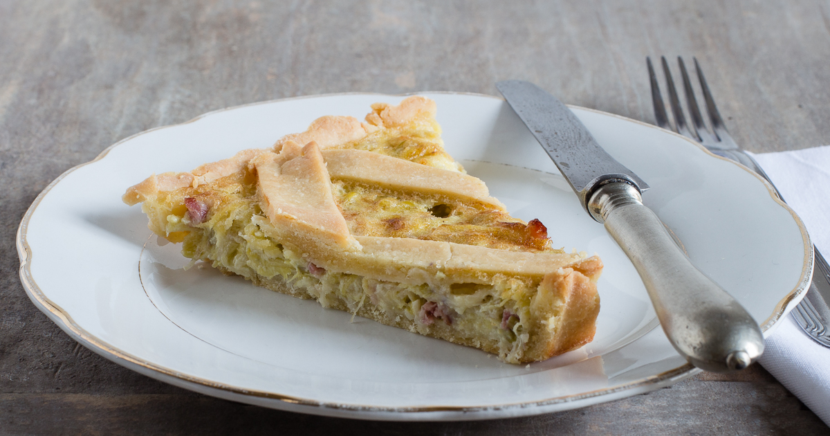 Crostata salata con porri, pancetta e crème fraîche