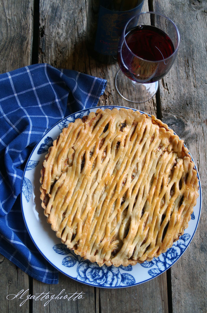 Crostata (salata) con salsiccia, cipolle e cheddar