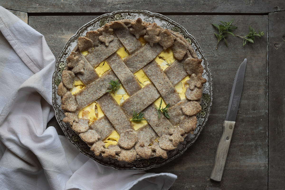 Crostata salata di zucca con kefir, acciughe e maggiorana