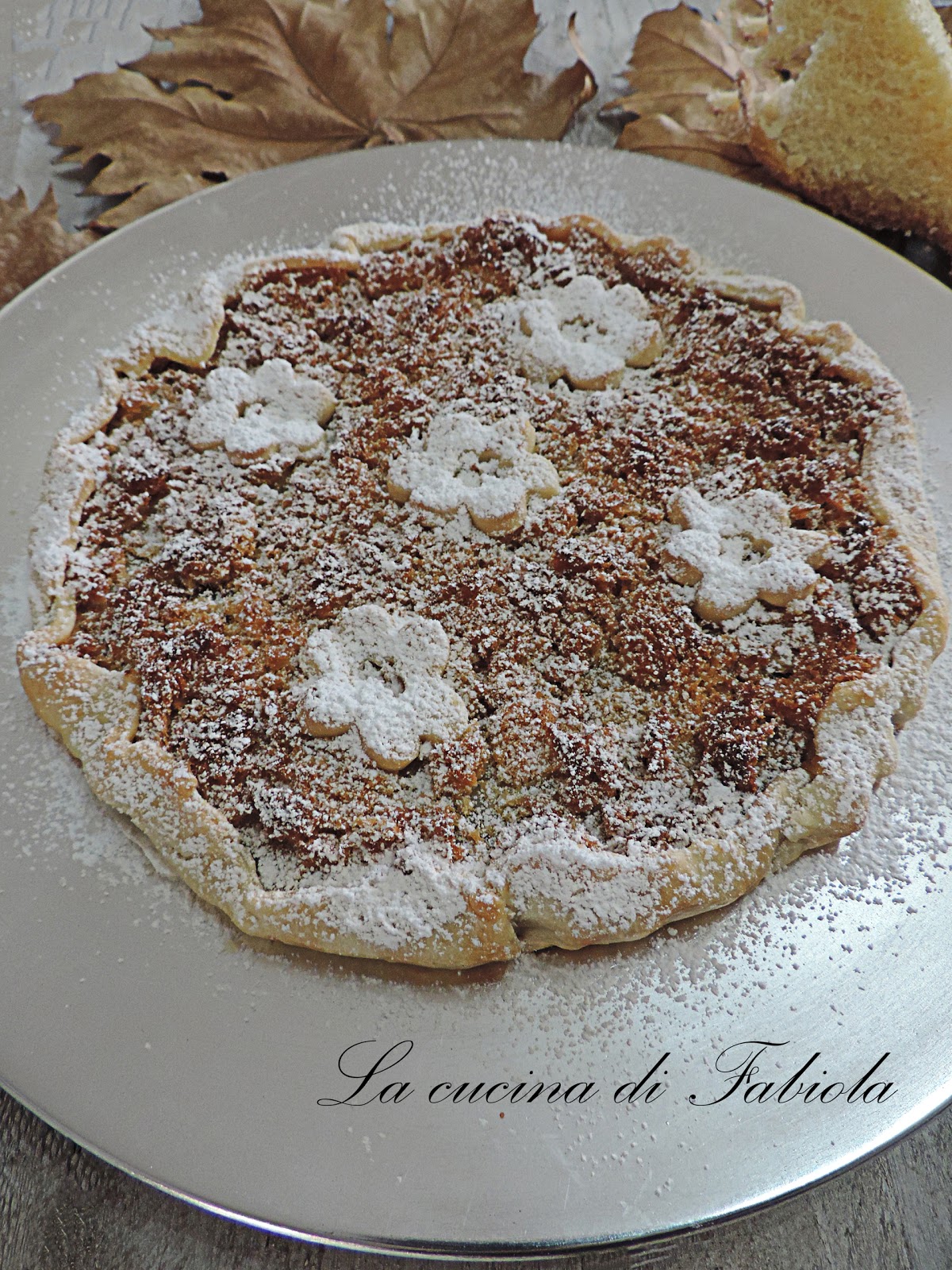 Crostata sbriciolata al pandoro con marmellata e crema